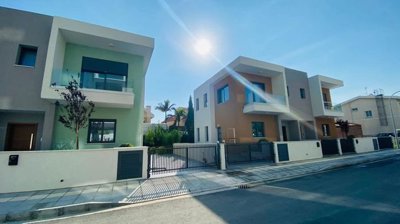 9b491539-8999-4000-99c3-5be6bec18178