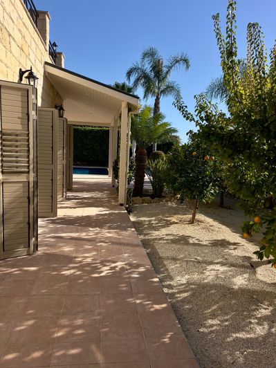 Image No.17-3 Bed House for sale