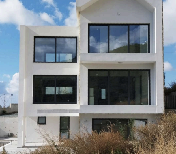 Image No.2-4 Bed House for sale