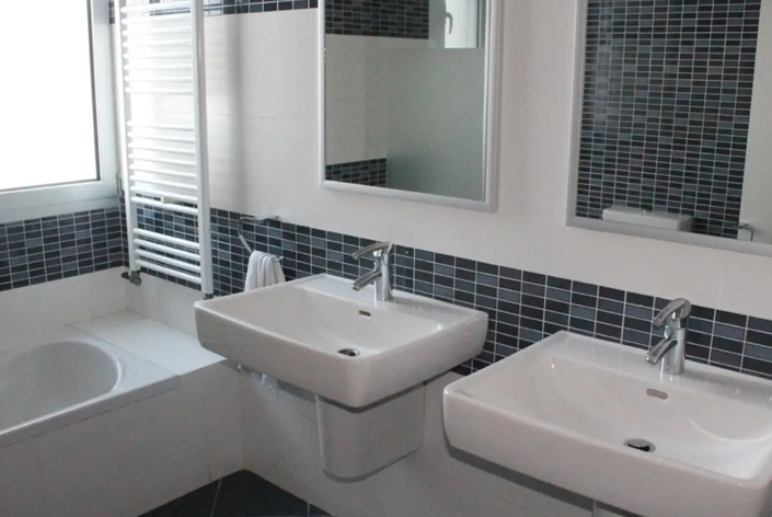 Image No.3-5 Bed House for sale