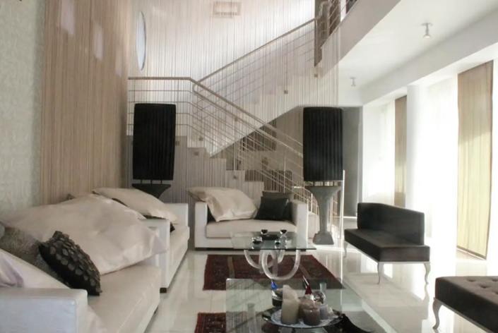 Image No.6-5 Bed House for sale