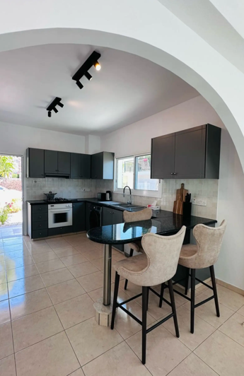 Image No.9-3 Bed Villa for sale