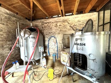 1b548de55fb9bce87a28f023a5fab4e2a998c06dfc144