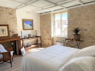 fb5cfaa05526dd5e58c3694f409f72028640fc1e51144