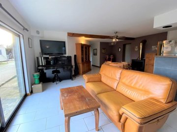 3f4ffe44c0b89b7489201482565b828aec3e35d1ab144