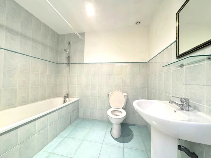 Image No.18-2 Bed House for sale