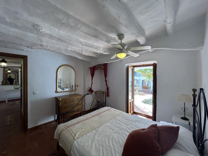 Image No.57-14 Bed Cortijo for sale