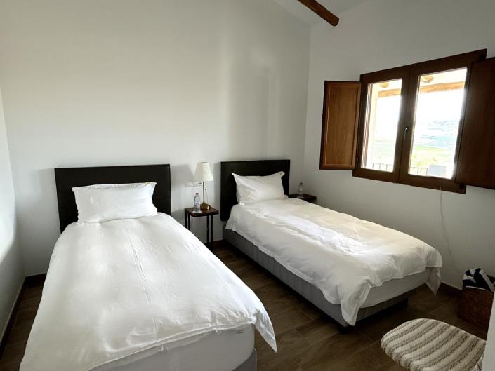 Image No.28-15 Bed Commercial for sale