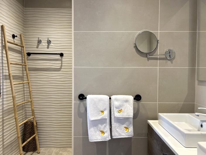 Image No.30-15 Bed Commercial for sale