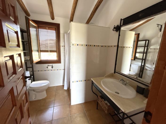 Image No.40-15 Bed Commercial for sale