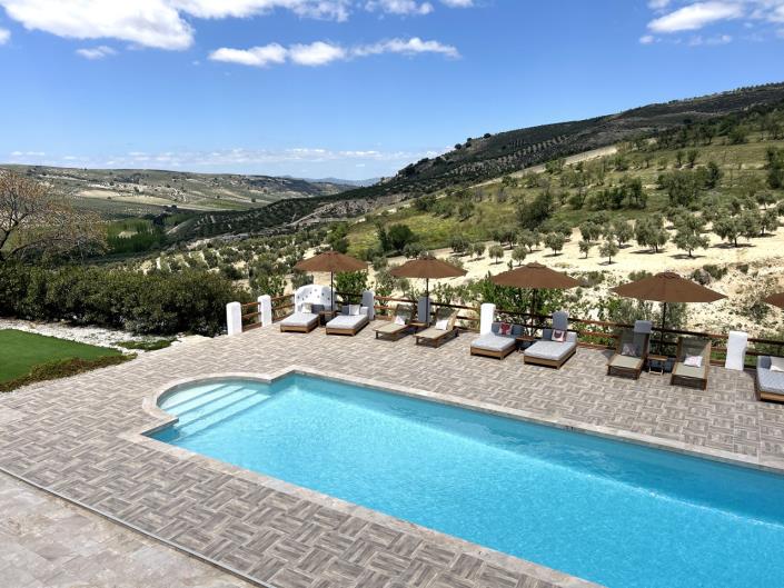 Image No.46-15 Bed Commercial for sale