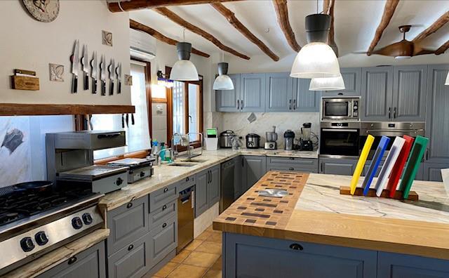 Image No.50-15 Bed Commercial for sale