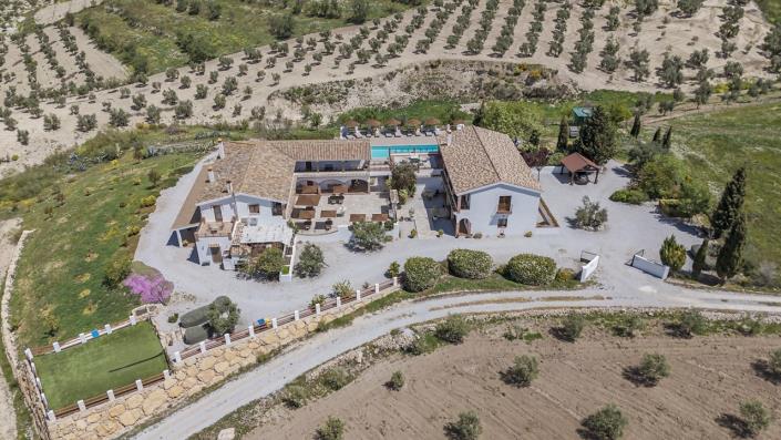 Image No.57-15 Bed Commercial for sale