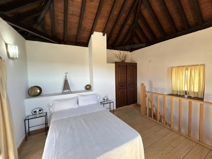 Image No.8-6 Bed Village House for sale