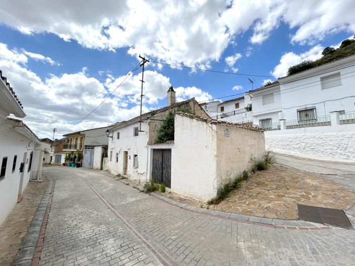 Image No.10-3 Bed Village House for sale