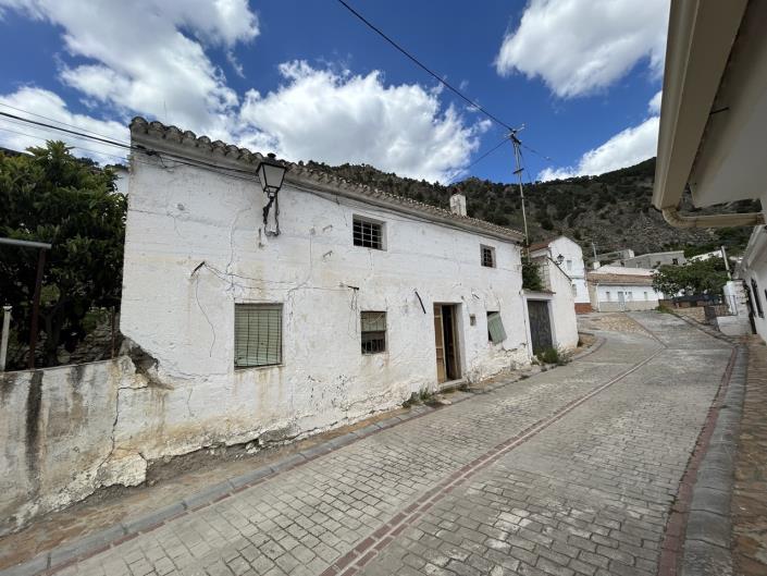 Image No.11-3 Bed Village House for sale