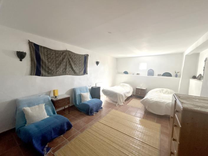 Image No.25-5 Bed Townhouse for sale