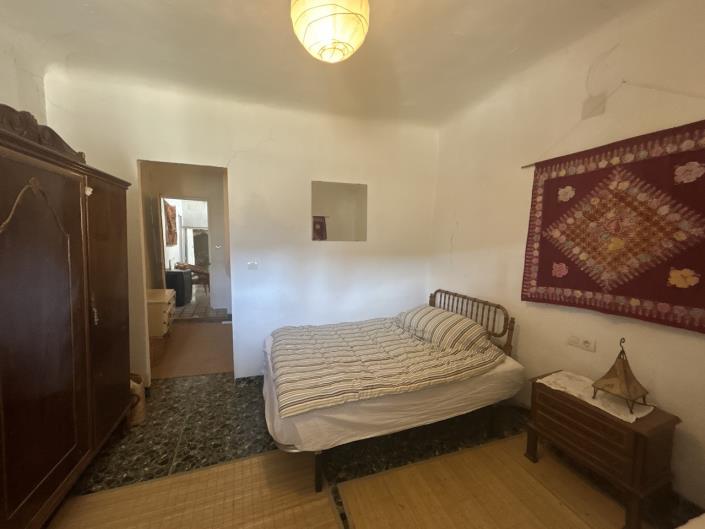 Image No.41-5 Bed Townhouse for sale