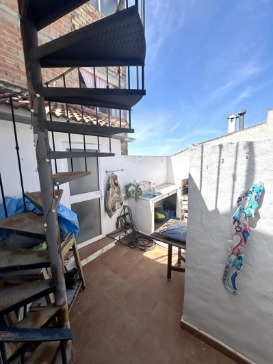 Image No.15-2 Bed Townhouse for sale