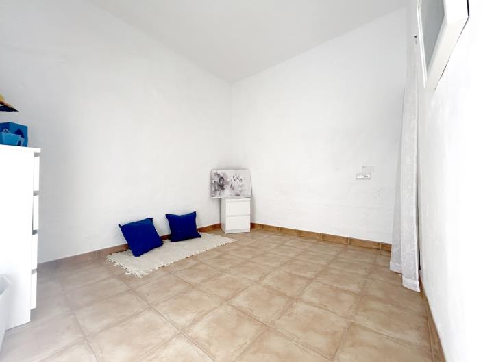 Image No.18-2 Bed Townhouse for sale