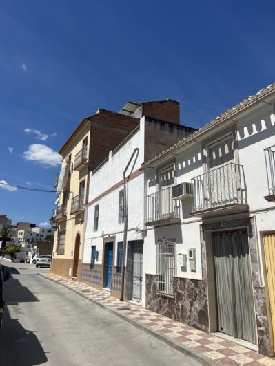 Image No.30-2 Bed Townhouse for sale