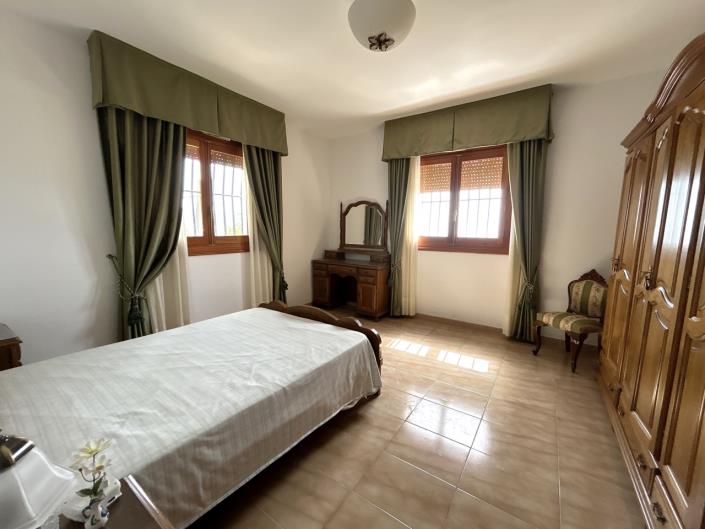 Image No.41-5 Bed Villa / Detached for sale