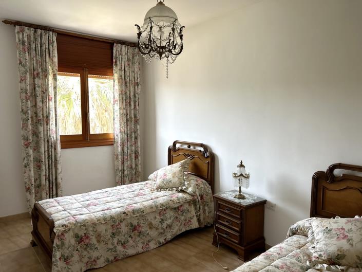 Image No.48-5 Bed Villa / Detached for sale