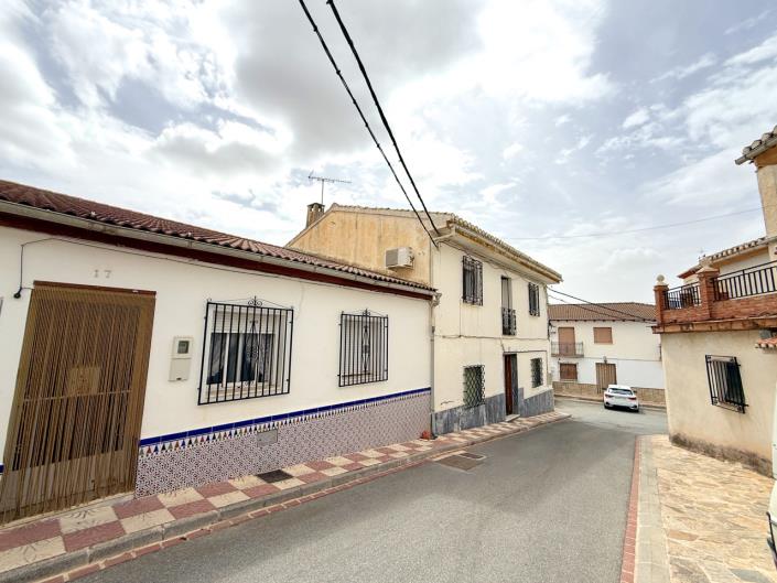 Image No.27-3 Bed Village House for sale