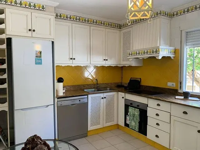 Image No.24-3 Bed Semi-Detached for sale