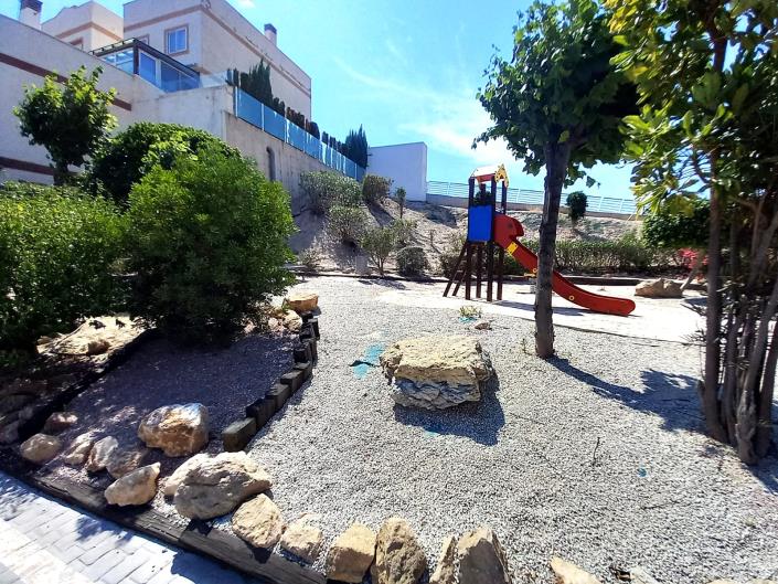 Image No.2-3 Bed Townhouse for sale