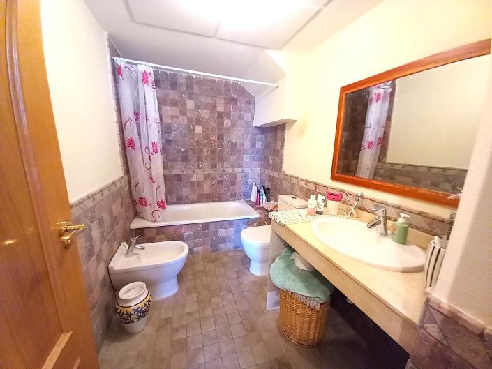 Image No.30-3 Bed Townhouse for sale