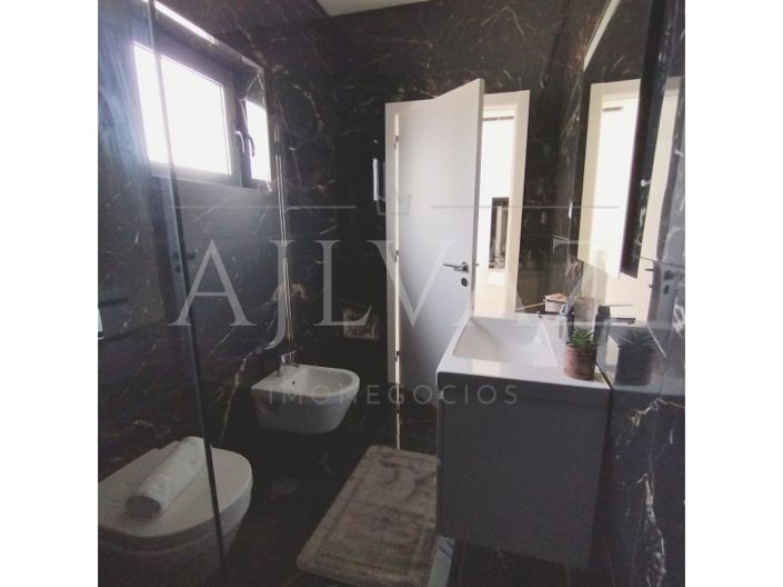 Image No.30-3 Bed House for sale