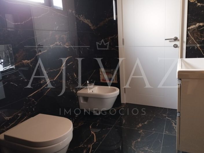 Image No.13-3 Bed House for sale