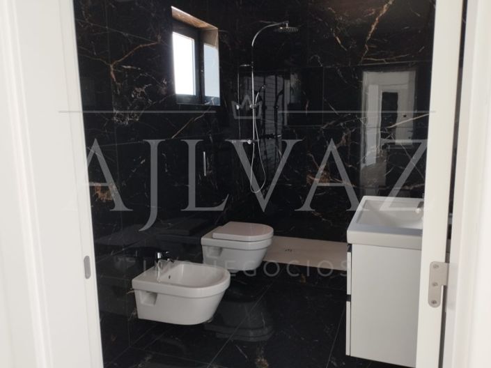 Image No.20-3 Bed House for sale