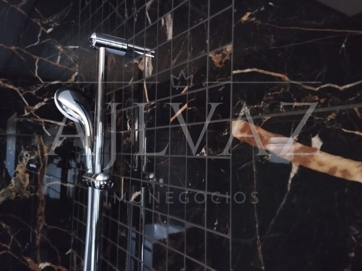 Image No.21-3 Bed House for sale