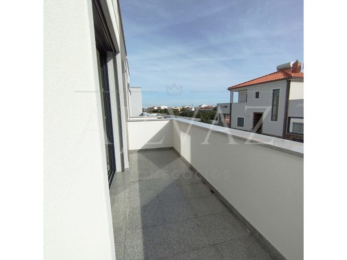 Image No.24-3 Bed House for sale