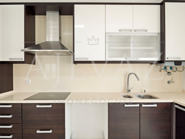 Image No.12-4 Bed House for sale