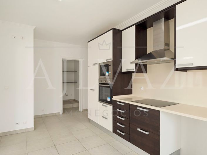 Image No.15-4 Bed House for sale