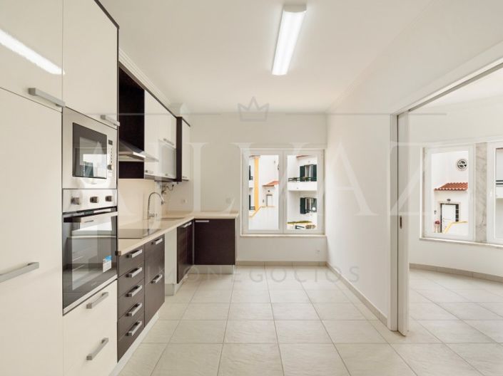 Image No.17-4 Bed House for sale