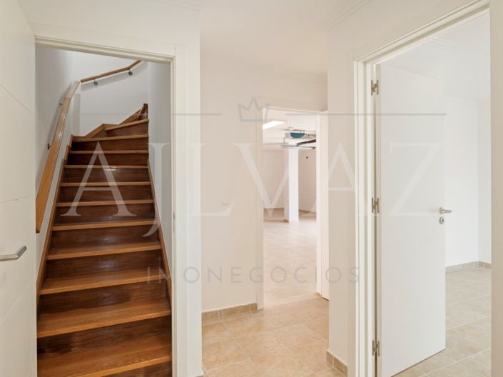 Image No.24-4 Bed House for sale