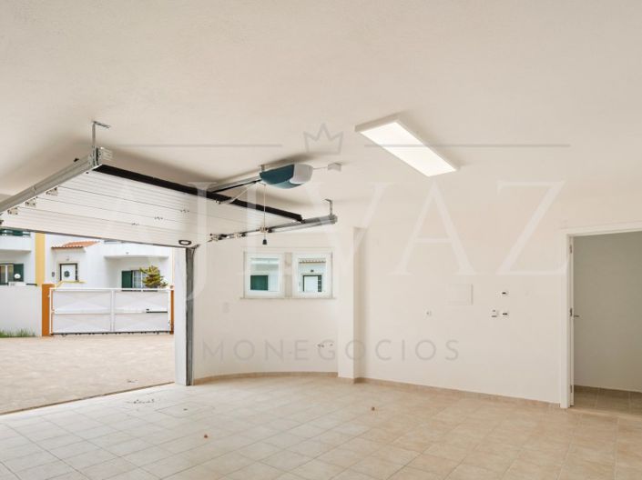 Image No.29-4 Bed House for sale