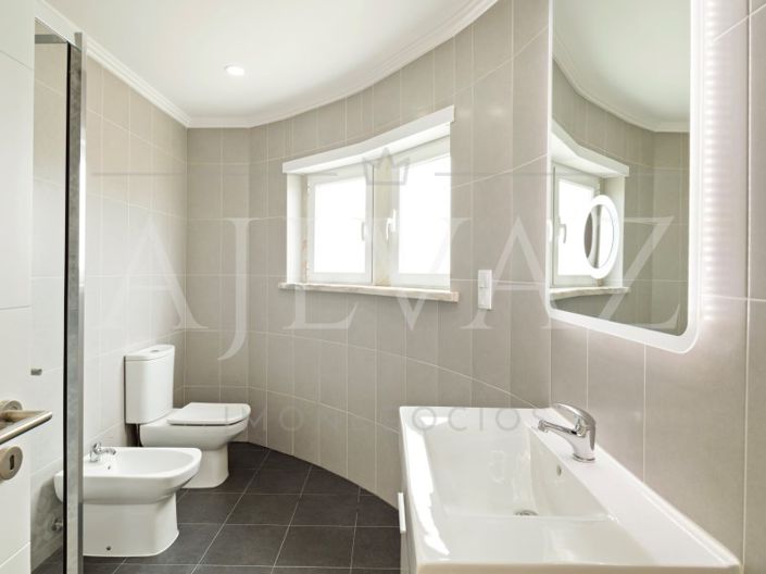 Image No.32-4 Bed House for sale