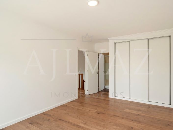 Image No.36-4 Bed House for sale