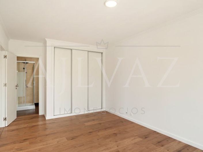 Image No.37-4 Bed House for sale