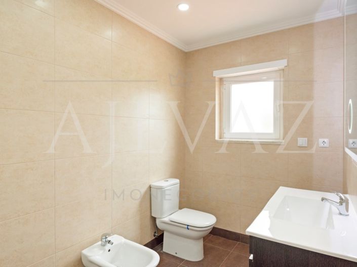 Image No.40-4 Bed House for sale