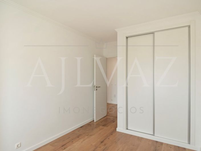 Image No.52-4 Bed House for sale