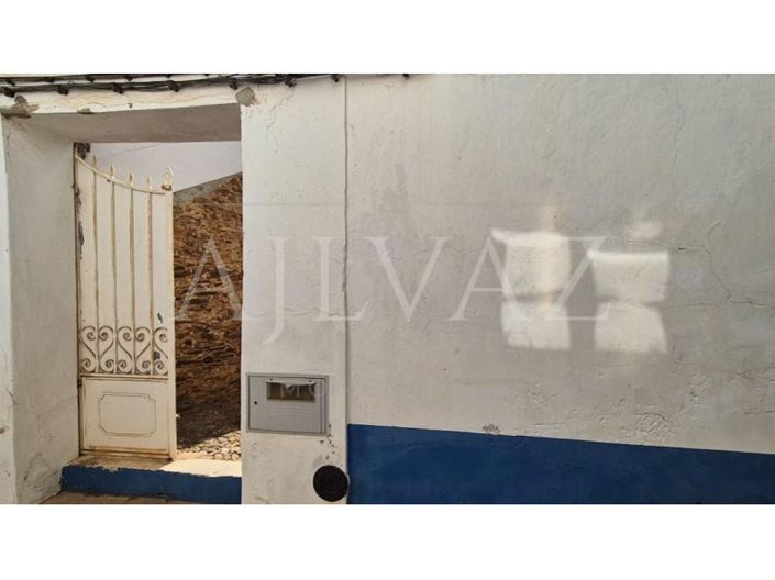 Image No.15-12 Bed House for sale