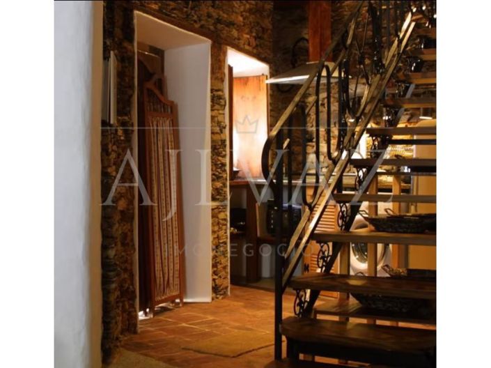 Image No.31-12 Bed House for sale