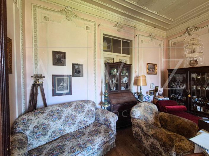 Image No.6-12 Bed House for sale