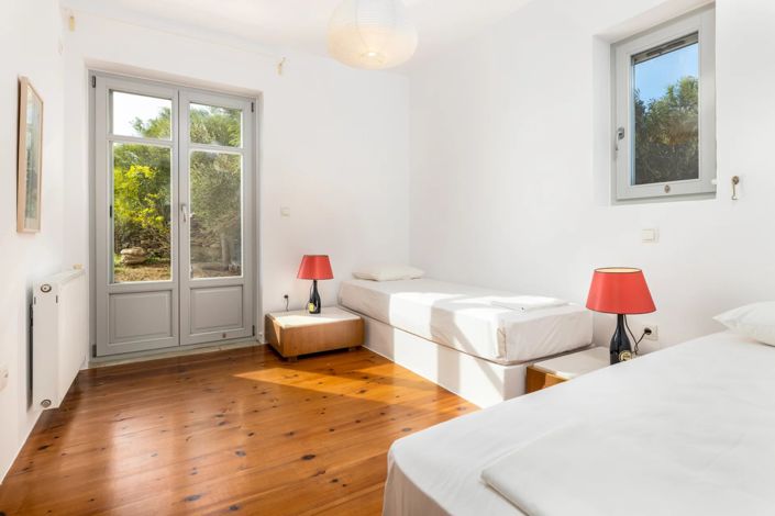 Image No.11-7 Bed House for sale